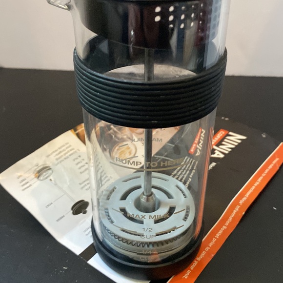 Ninja Coffee Bar easy Frother transform any type of milk to frothy foam - Picture 5 of 8